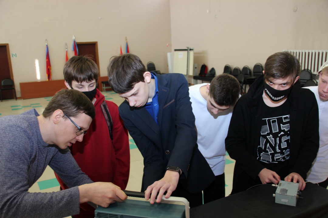 собирают схему6.JPG